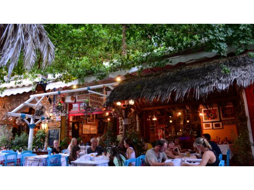 Ταβέρνα Κοσμάς Αγία Γαλήνη, Αγορά