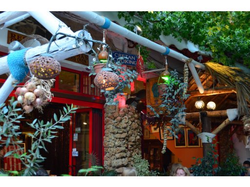 Ταβέρνα Κοσμάς Αγία Γαλήνη, Αγορά