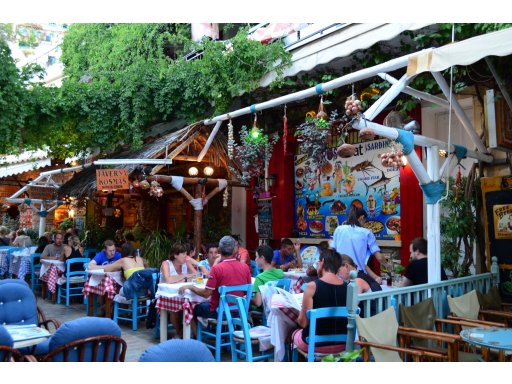 Ταβέρνα Κοσμάς Αγία Γαλήνη, Αγορά