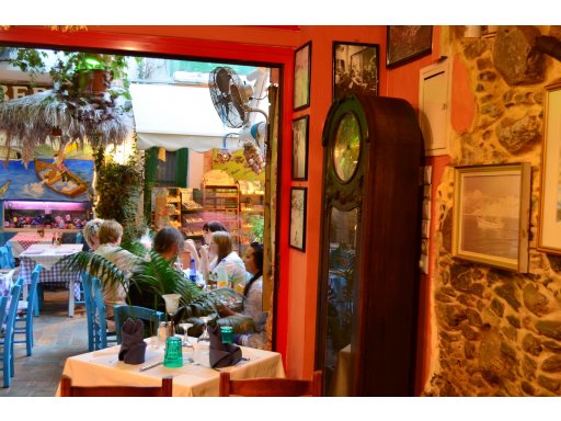 Ταβέρνα Κοσμάς Αγία Γαλήνη, Αγορά