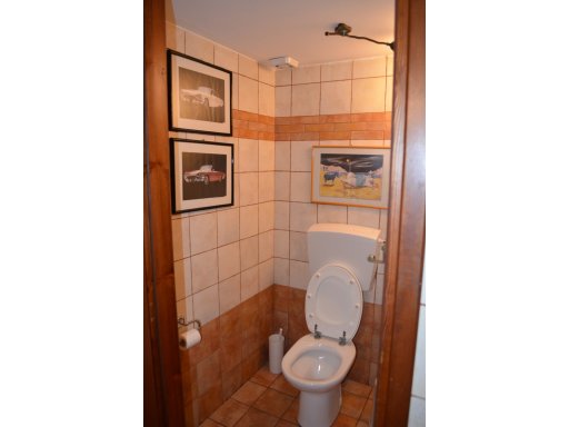 Ταβέρνα Κοσμάς Αγία Γαλήνη, Αγορά