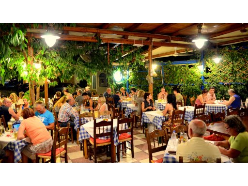 Tatso Mondo Restaurant Agia Galini, Port