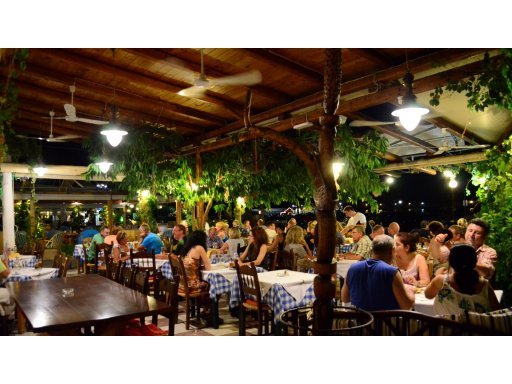 Tatso Mondo Restaurant Agia Galini, Port